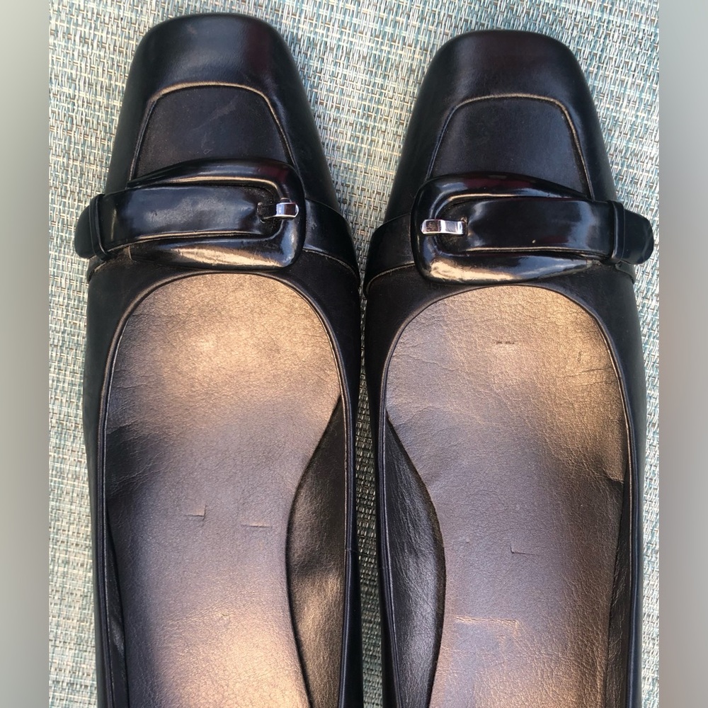 Women’s classic black leather almond toe dress pump kitten heels size 10 - Picture 2 of 8